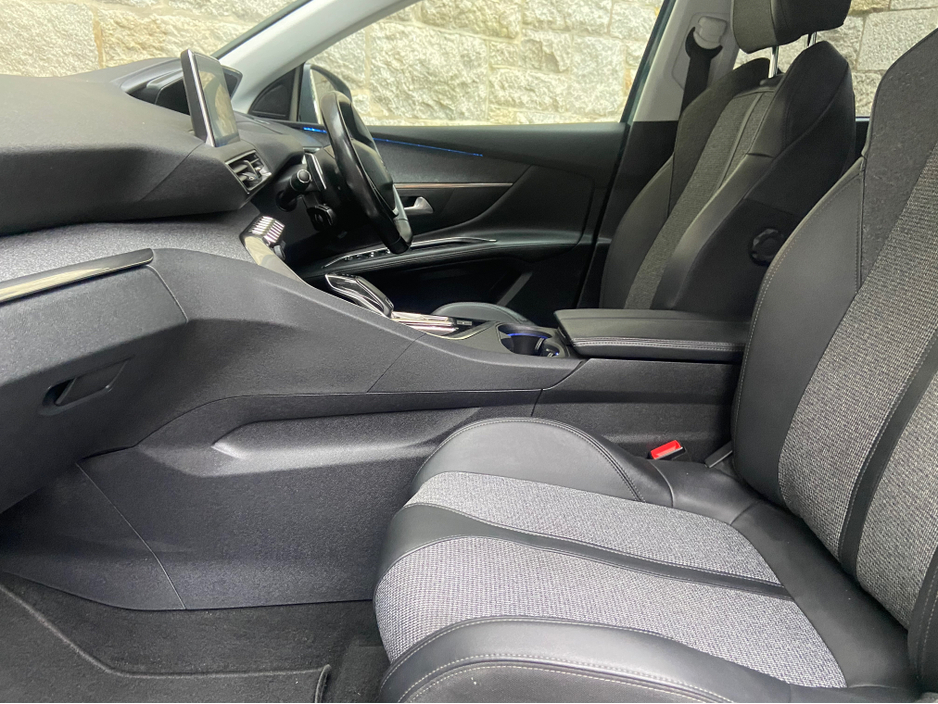 2019 Peugeot 5008 - image 8