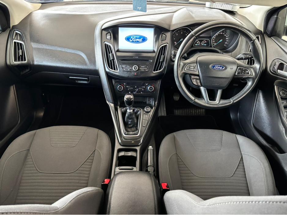 2016 Ford Focus - image 10