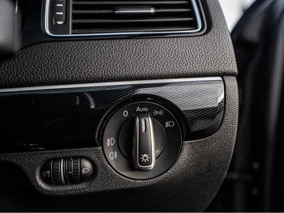 2017 Volkswagen Jetta - image 24