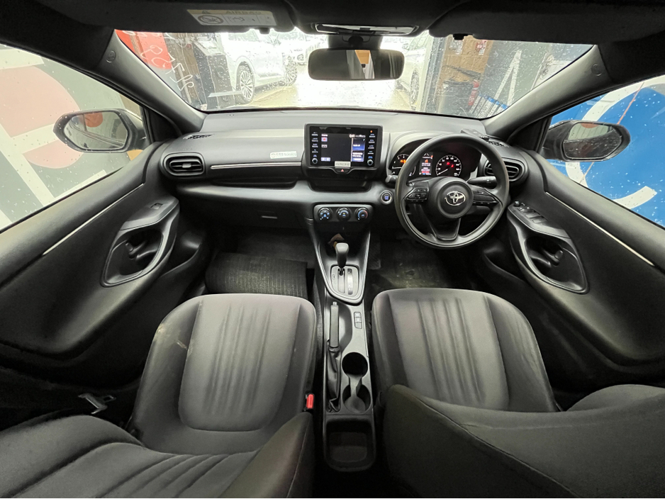 2020 Toyota Yaris - image 12