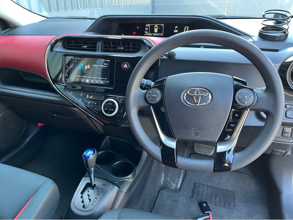 2017 Toyota Aqua - image 8