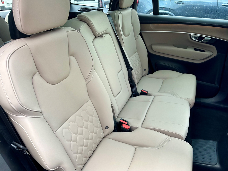 2025 Volvo XC90 - image 10