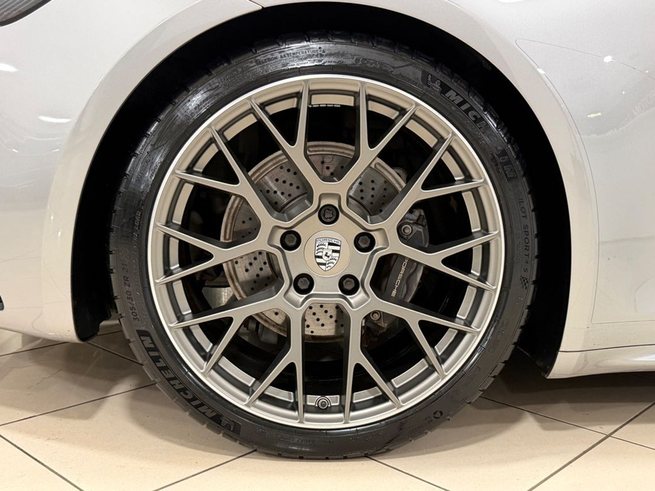 2020 Porsche 911 - image 15