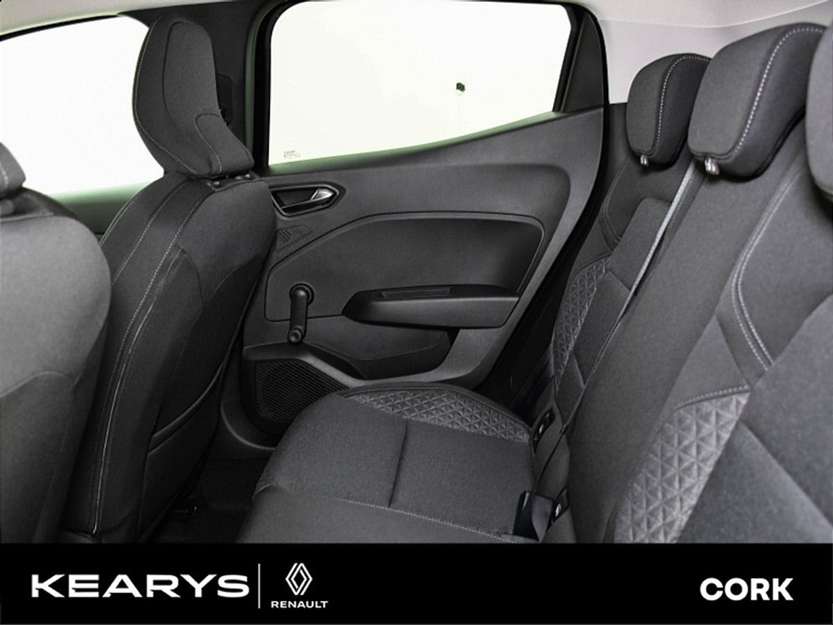 2021 Renault Clio - image 7