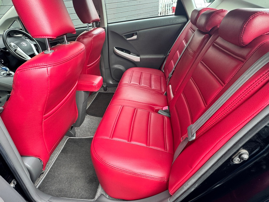 2011 Toyota Prius - image 12