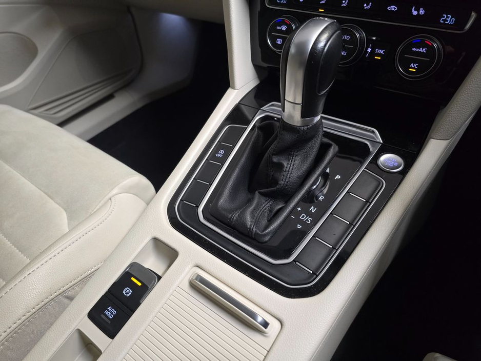 2017 Volkswagen Passat Highline 2.0 TDi Automatic Saloon €13,950