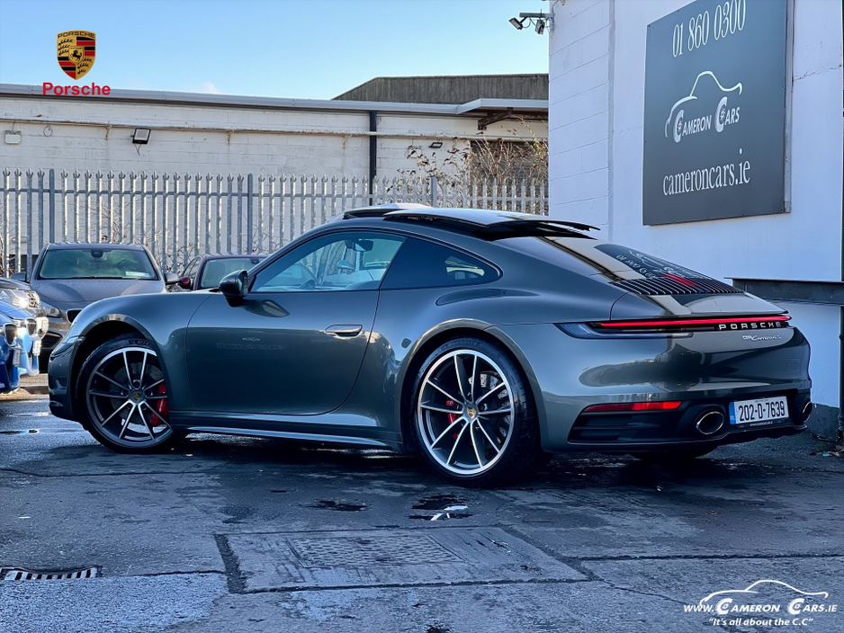 2020 Porsche 911 CARRERA 4SPEED Aventurine Green Metallic €144,950