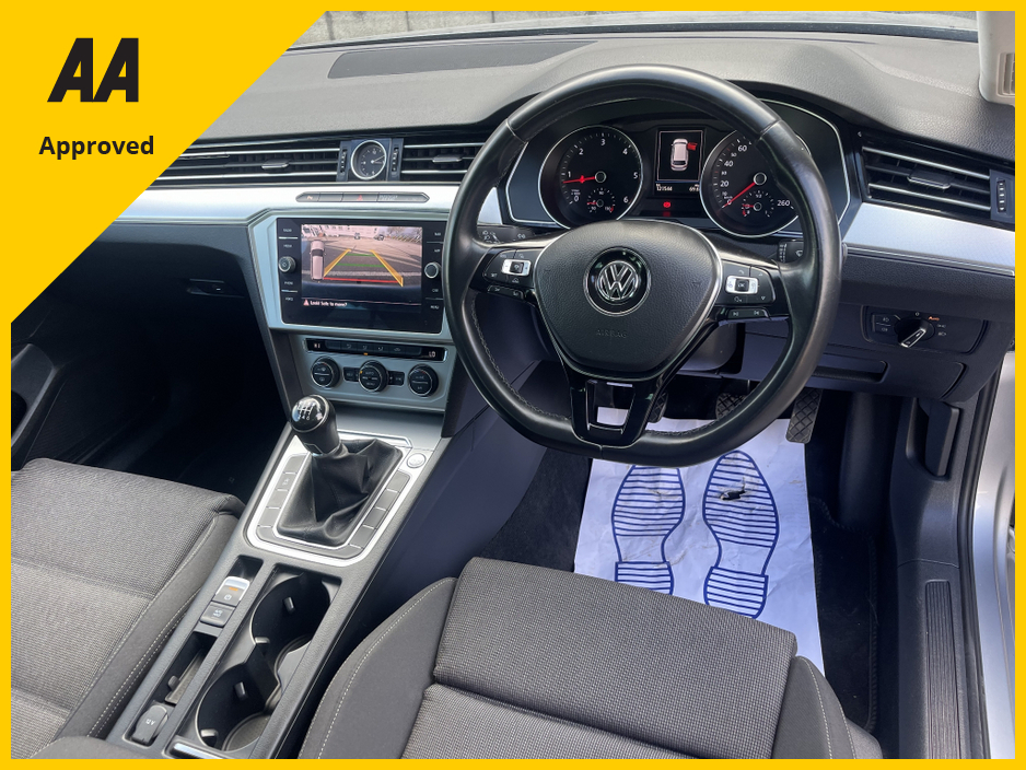 2018 Volkswagen Passat - image 9