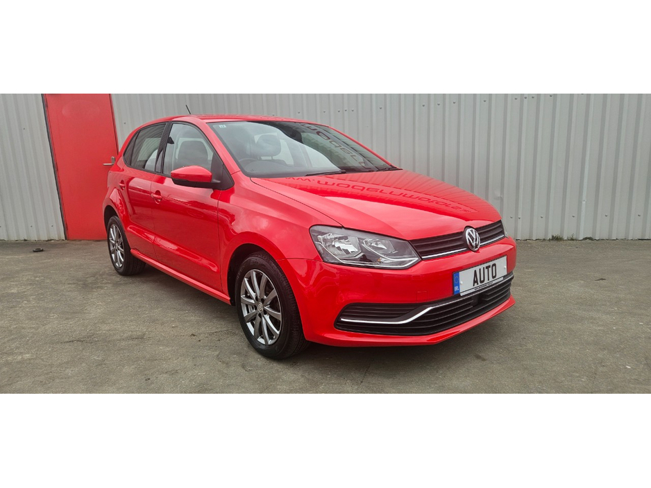 2015 Volkswagen Polo - image 2