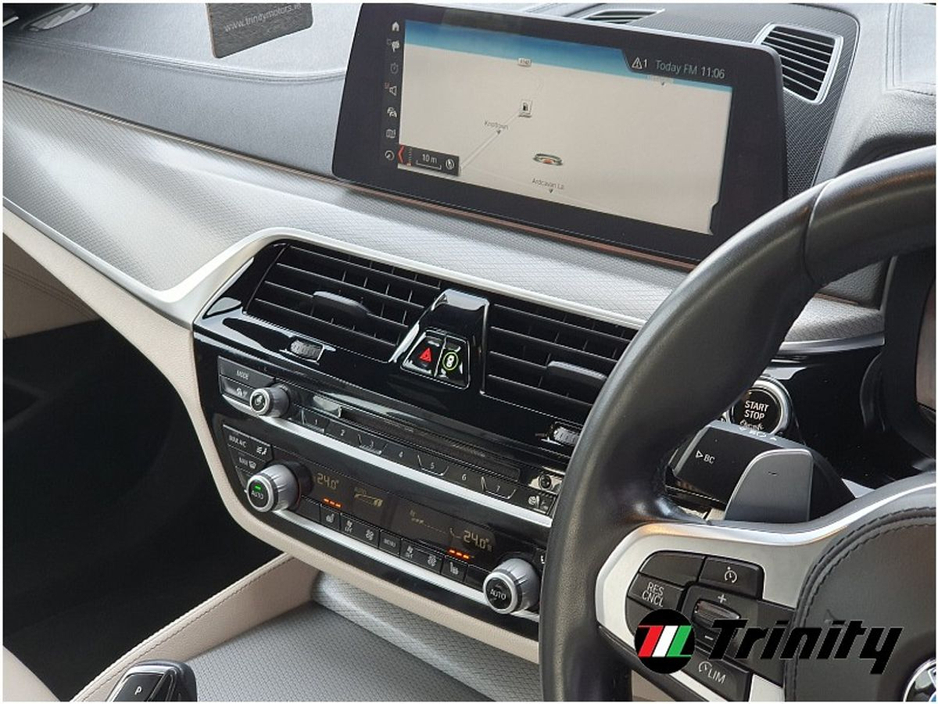 2017 BMW 5 Series - image 15