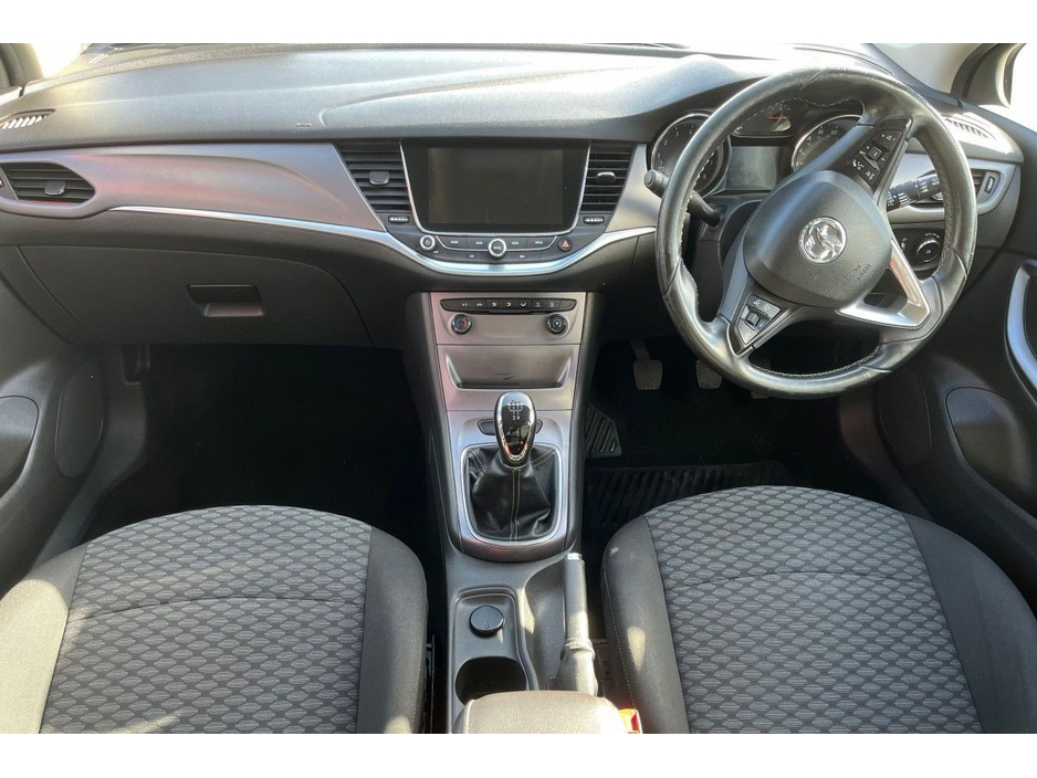 2016 Vauxhall Astra - image 9