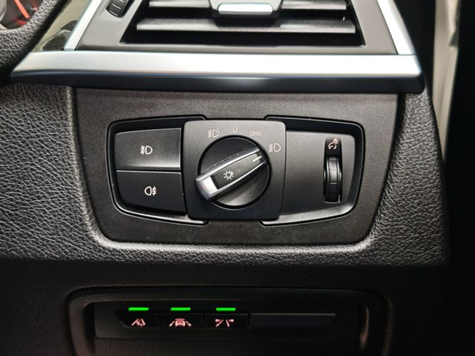 2018 BMW 3 Series - image 37