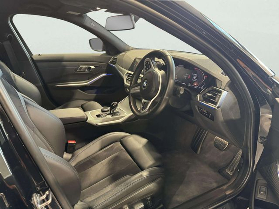 2023 BMW 3 Series - image 6