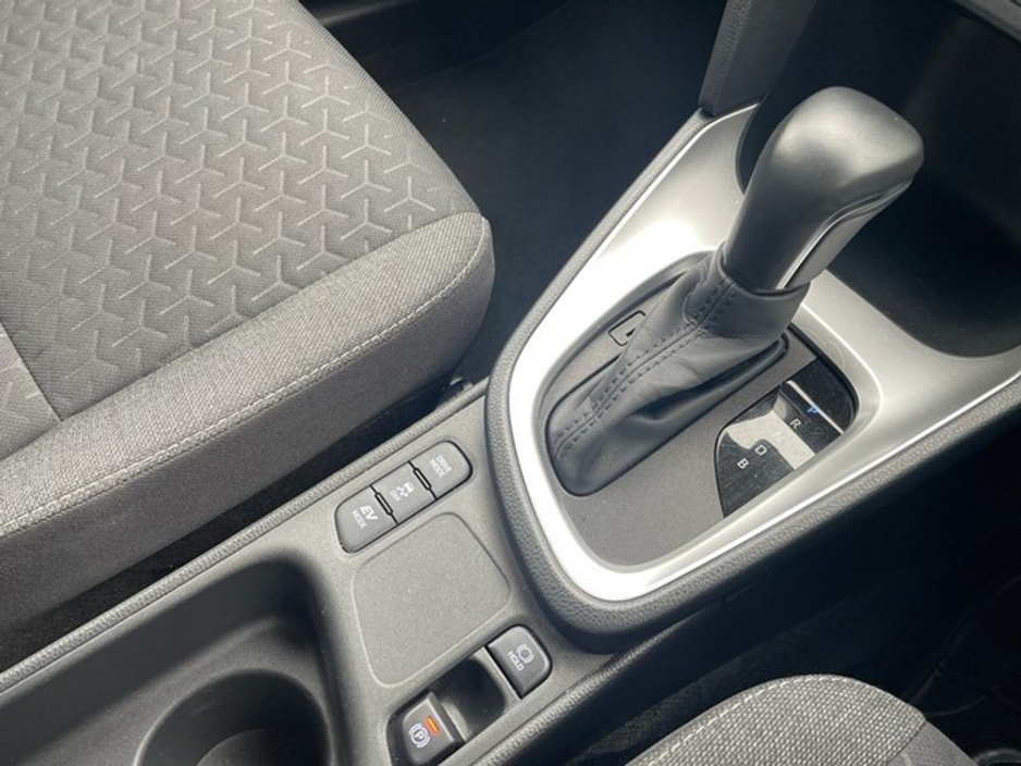 2023 Toyota Yaris Cross - image 15