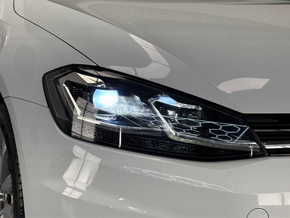 2019 Volkswagen Golf COMFORTLINE**TOUCHSCREEN MEDIA**APPLE CAR PLAY**REVERSE CAMERA**PARKING SENSORS**MULTIFUNCTIONAL STEERING WHEEL**CRUSIE CONTROL**DUAL CLIMATE**CLOTH SEATS**ELECTRIC WINDOWS**AIRCONDITIONING**ISOFIX** €19,995