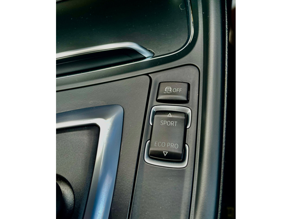 2017 BMW 3 Series - image 29