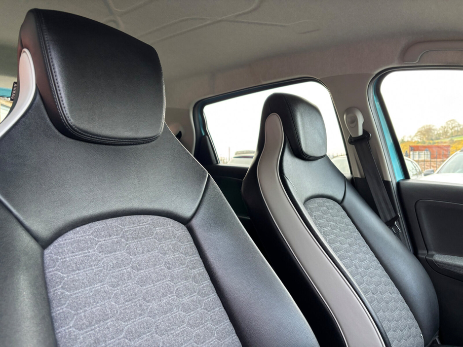 2022 Renault Zoe - image 5