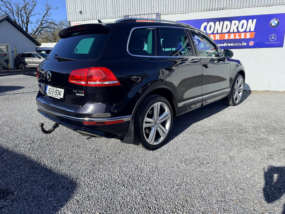 2015 Volkswagen Touareg - image 9