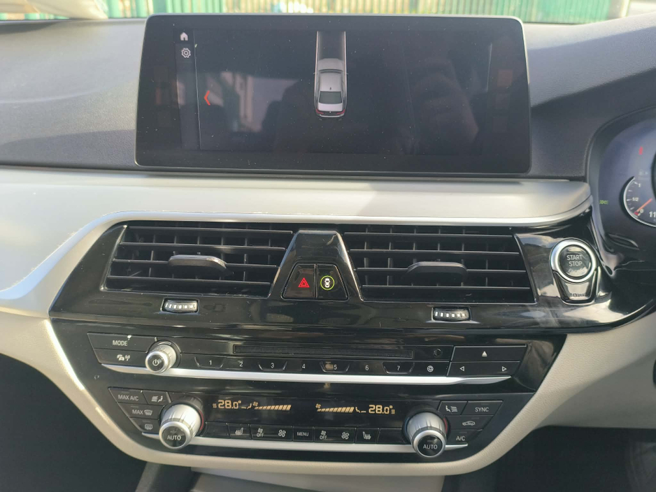 2017 BMW 5 Series - image 12