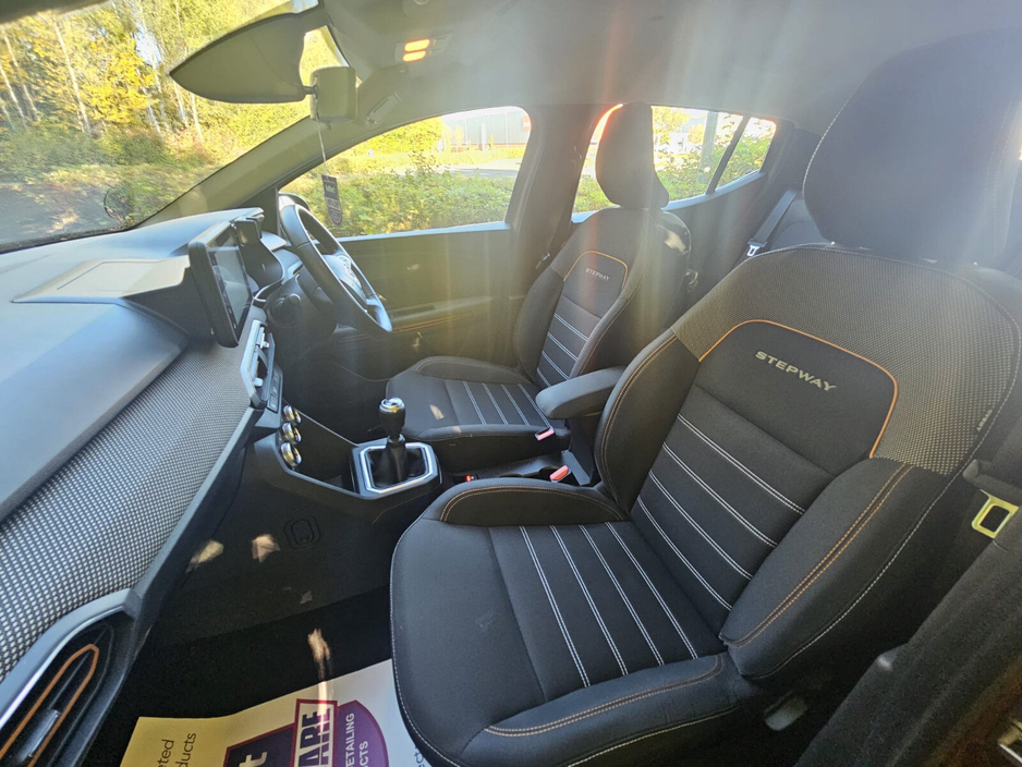 2021 Dacia Sandero Stepway - image 18