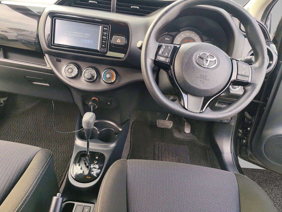 2018 Toyota Vitz - image 9