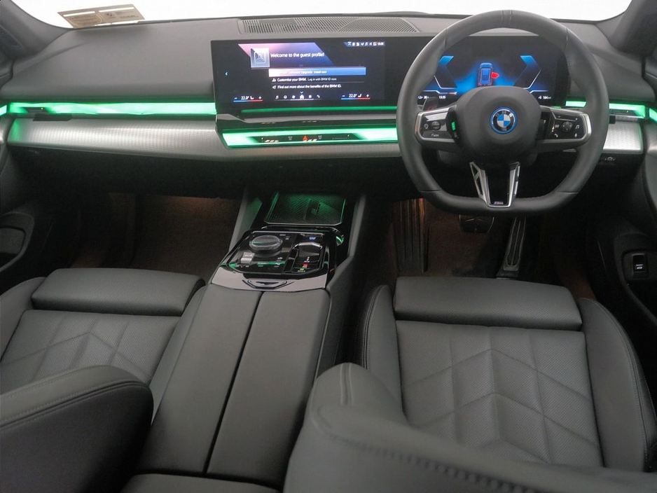 2025 BMW i5 - image 4