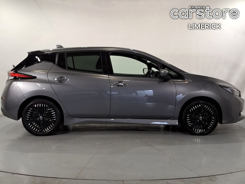 2023 Nissan Leaf - image 2