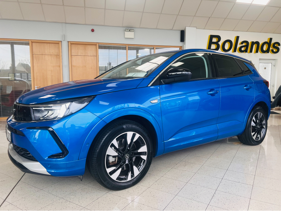 2024 Opel Grandland Huge Spec HYBRID As New Elegance Plus Heated Seats Heated Steering Wheel Fully Colour Coaded www.bolands.ie Est.1955 €32,950