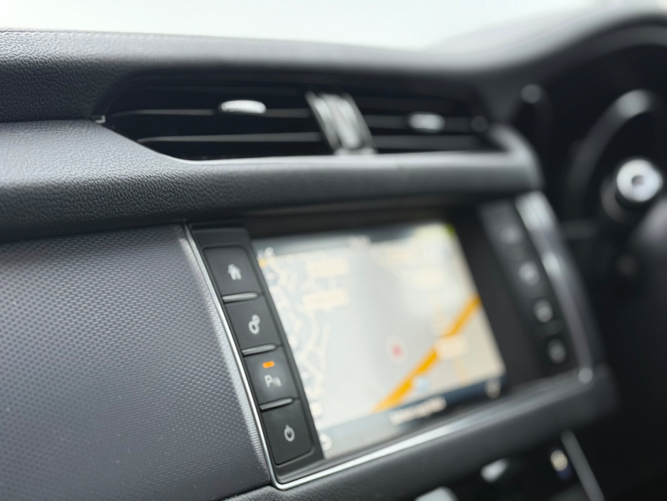 2017 Jaguar XF 2.0 D 163PS R-Sport Manual €10,990