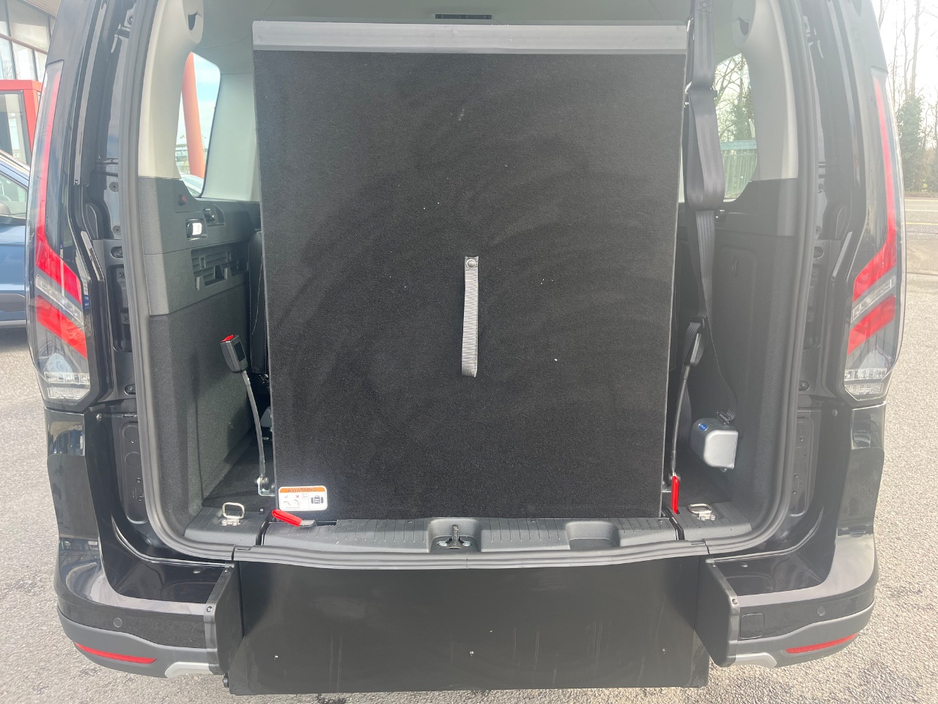 2026 Ford Tourneo Connect - image 9