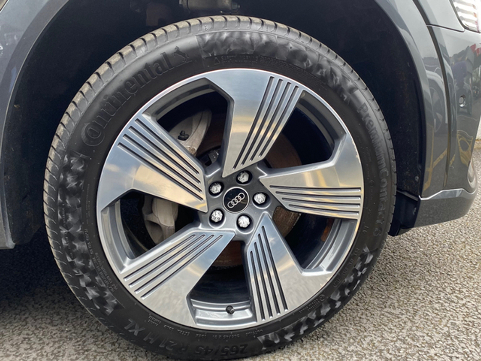 2021 Audi e-tron - image 12