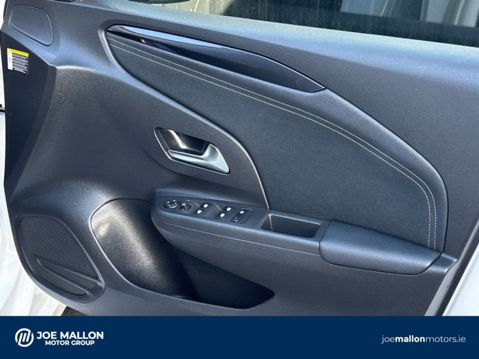 2021 Opel Corsa - image 16