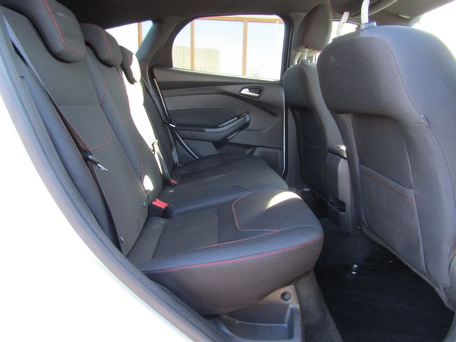 2017 Ford Focus - image 18