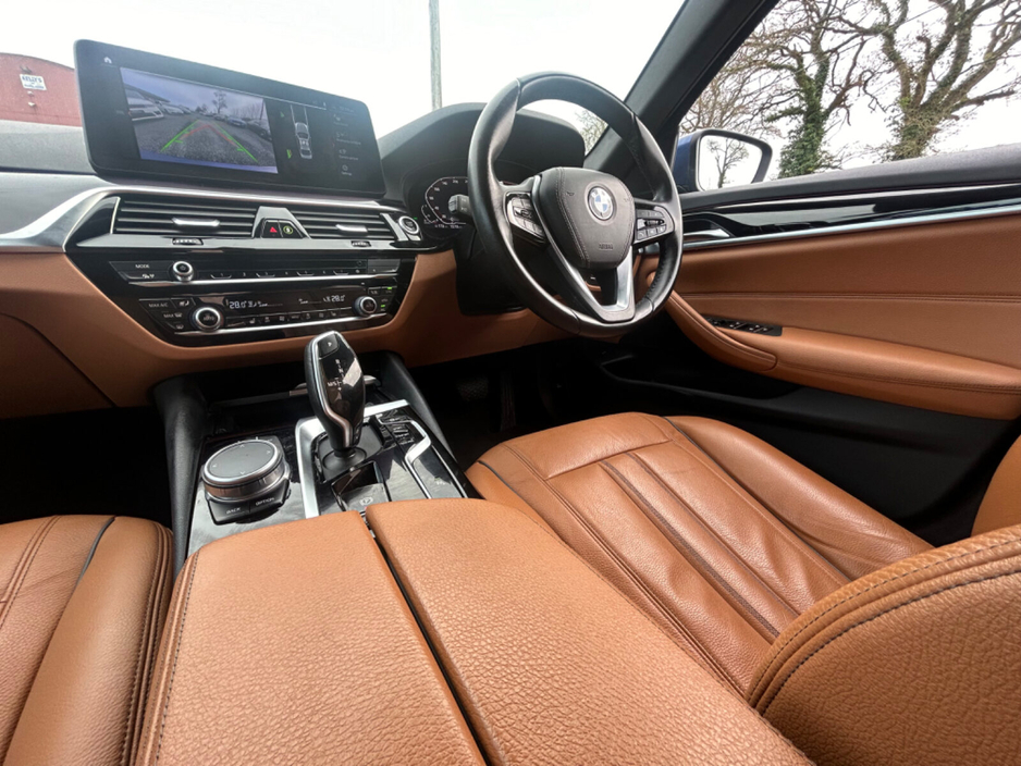 2021 BMW 5 Series - image 4