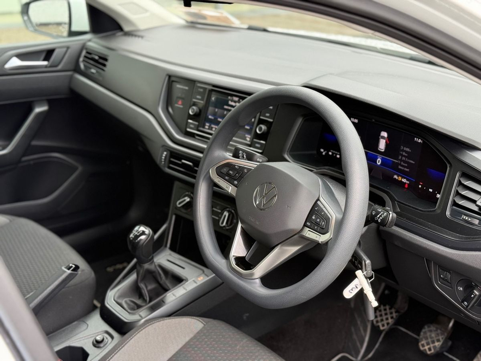 2022 Volkswagen Polo - image 5