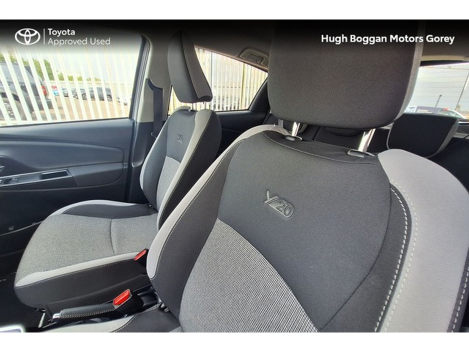 2020 Toyota Yaris - image 17