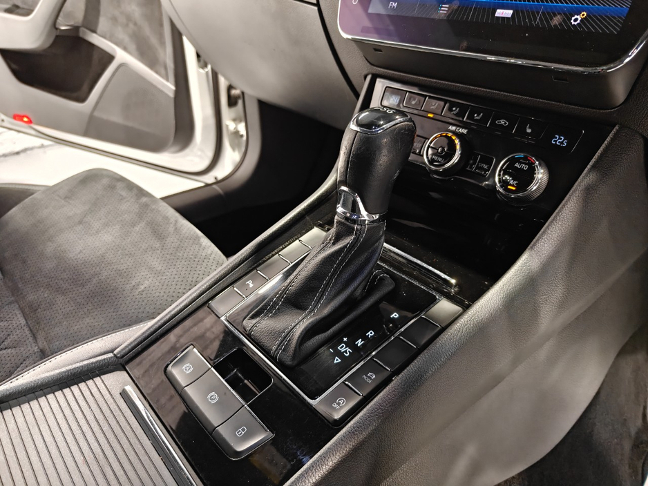 2018 Skoda Superb - image 13