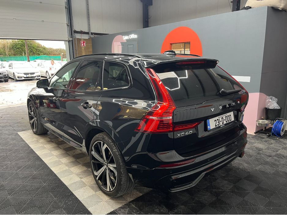 2023 Volvo XC60 - image 5