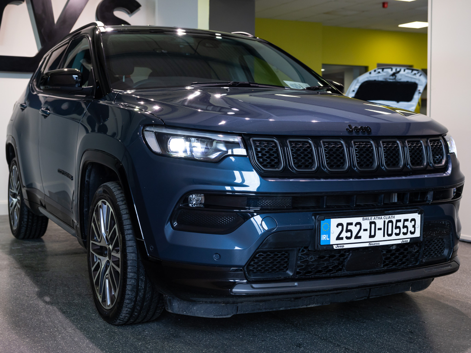 2025 Jeep Compass - image 2