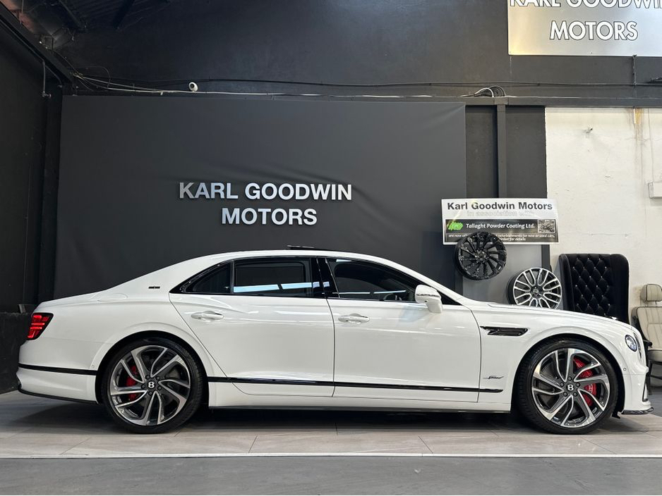 2025 Bentley Flying Spur - image 10
