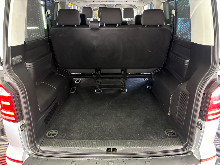 2019 Volkswagen Transporter Shuttle - image 12