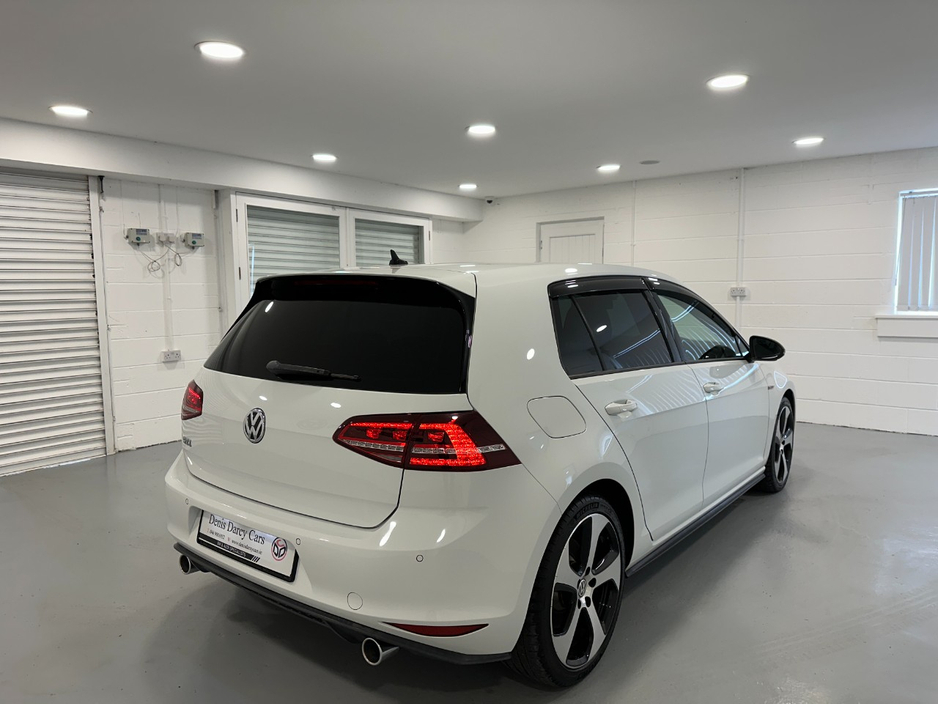 2014 Volkswagen Golf - image 15