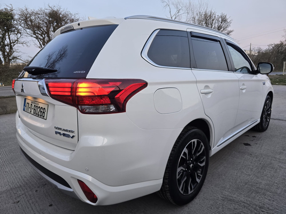 2017 Mitsubishi Outlander - image 3