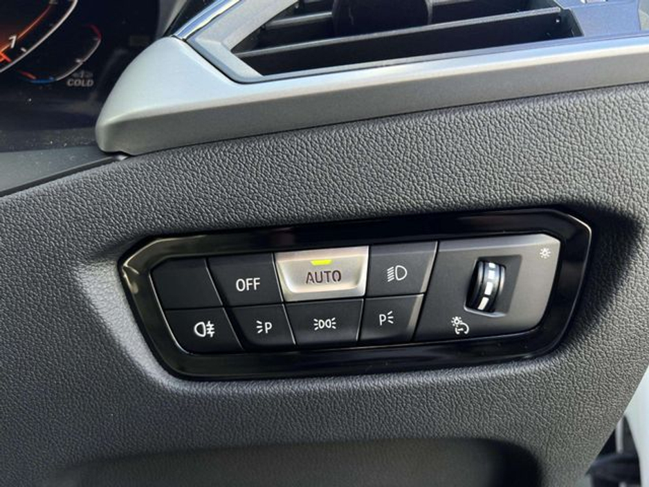 2019 BMW 3 Series - image 22