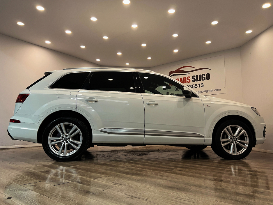 2016 Audi Q7 - image 14