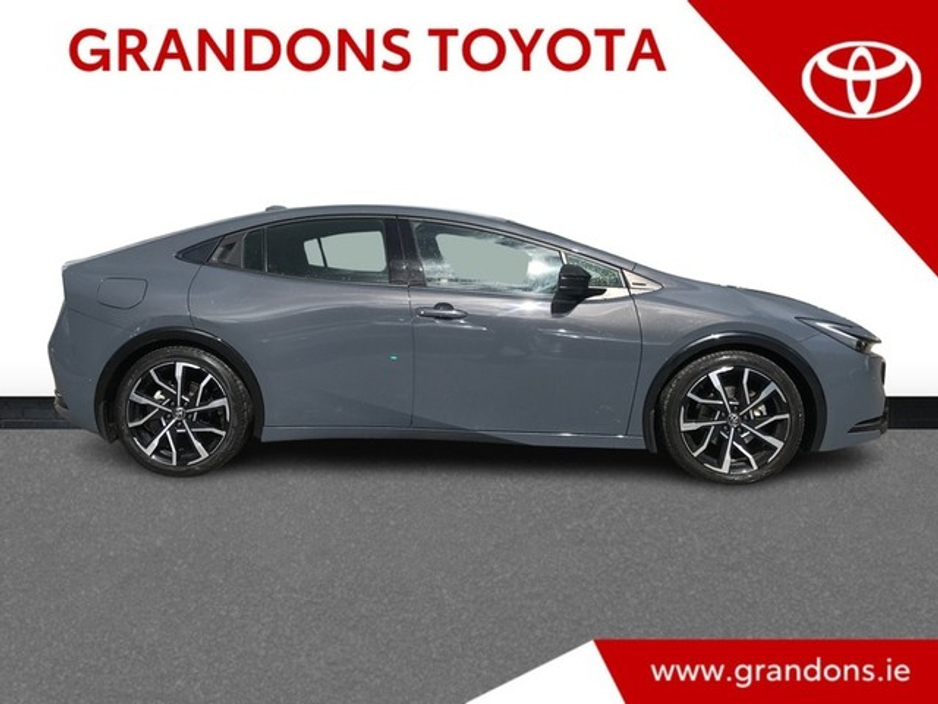 2024 Toyota Prius - image 3