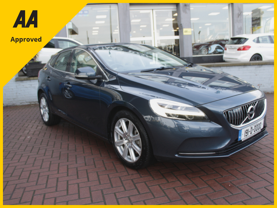 2019 Volvo V40 2.0D4 INSCRIPTION 5DR HATCHBACK AUTO HUGE SPEC  // 1 OWNER CAR // AS NEW CONDITION THROUGHOUT // BUY WITH CONFIDENCE AA AND SIMI APPROVED DEALER 2026 // FINANCE ARRANGED // €19,950