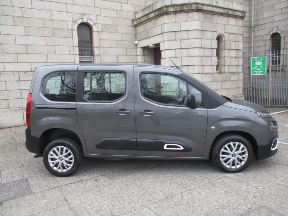 2023 Citroen Berlingo - image 2