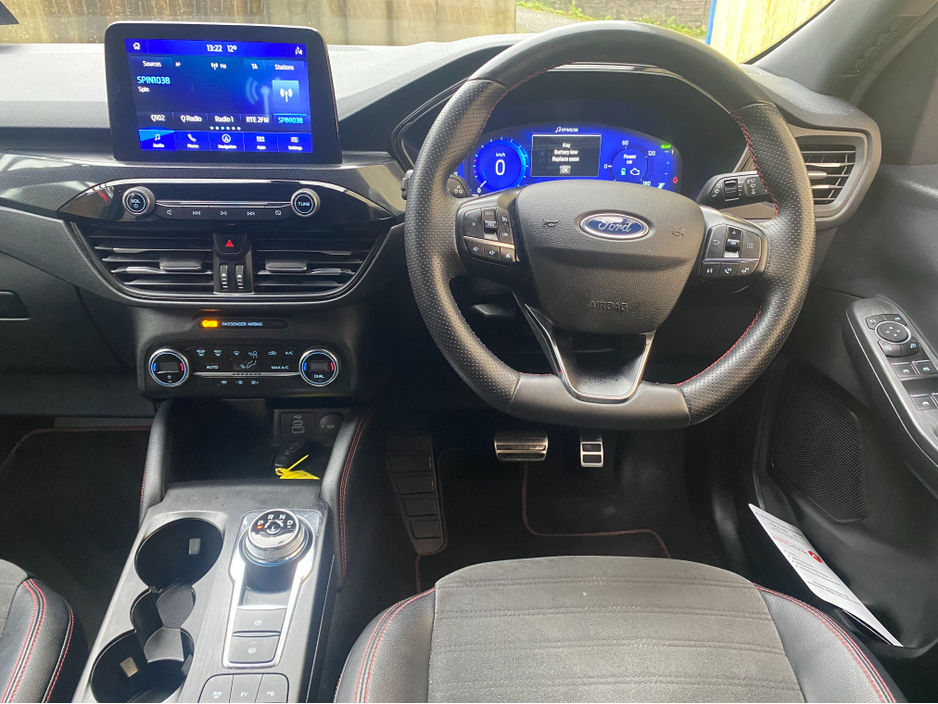 2022 Ford Kuga - image 7