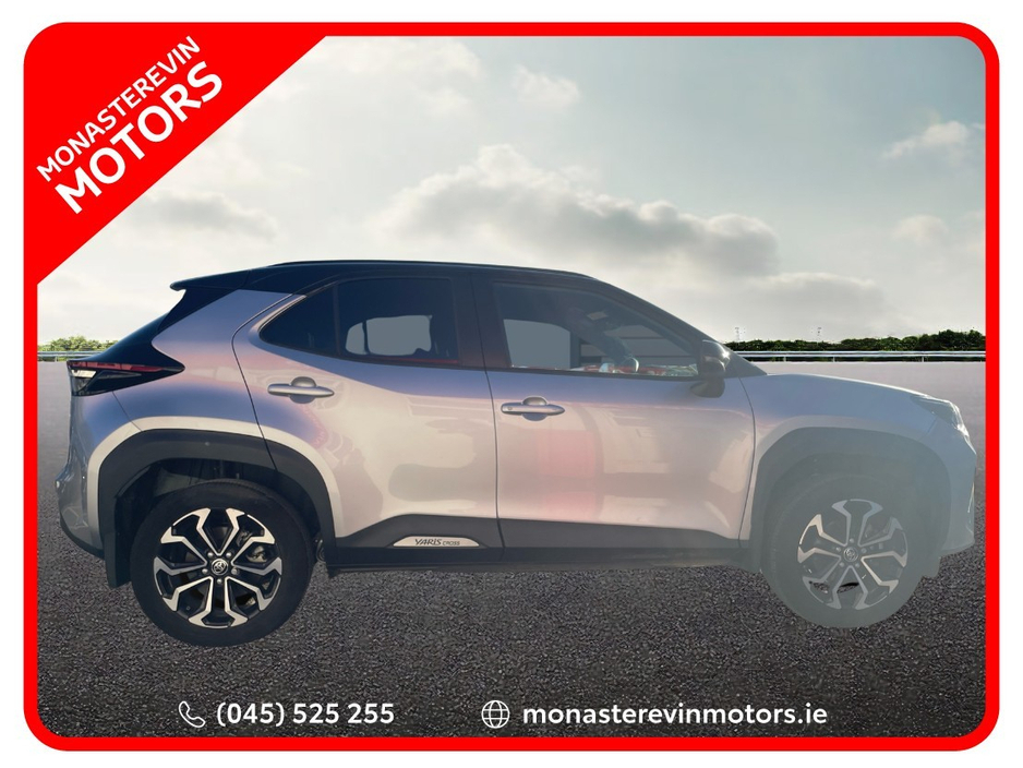 2025 Toyota Yaris Cross - image 3